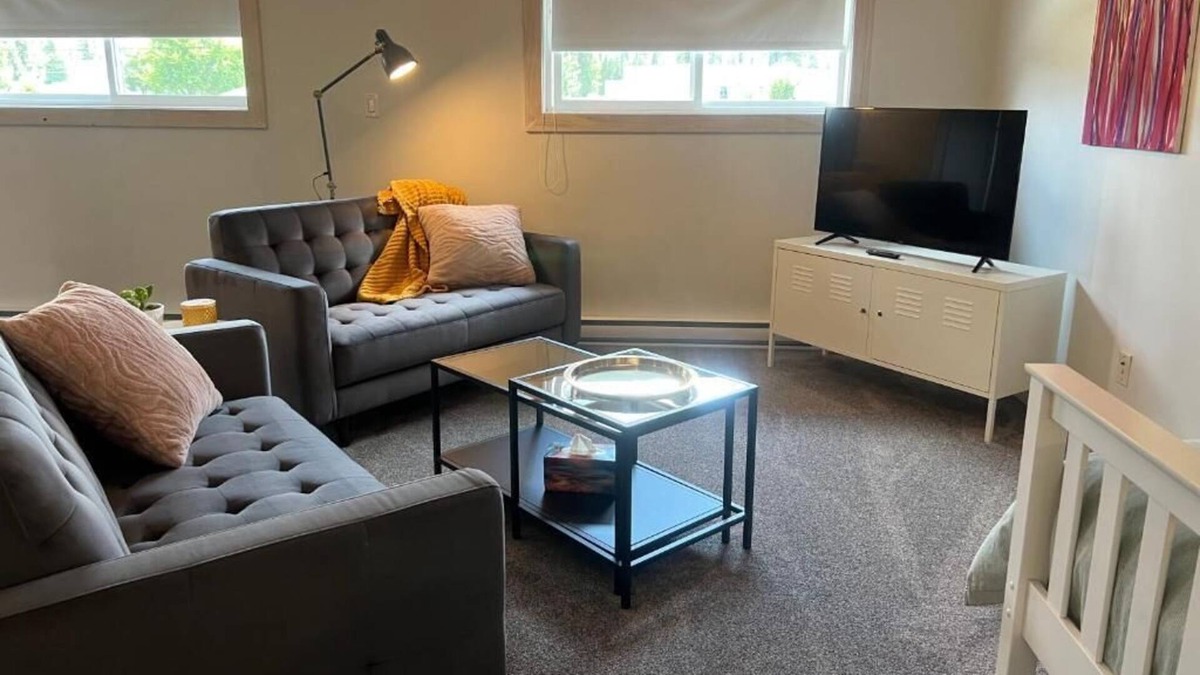 Clearwater Apartment | Fieldstone Loft Guesthouse for 4 at the gateway to Wells Gray Park & Waterfalls