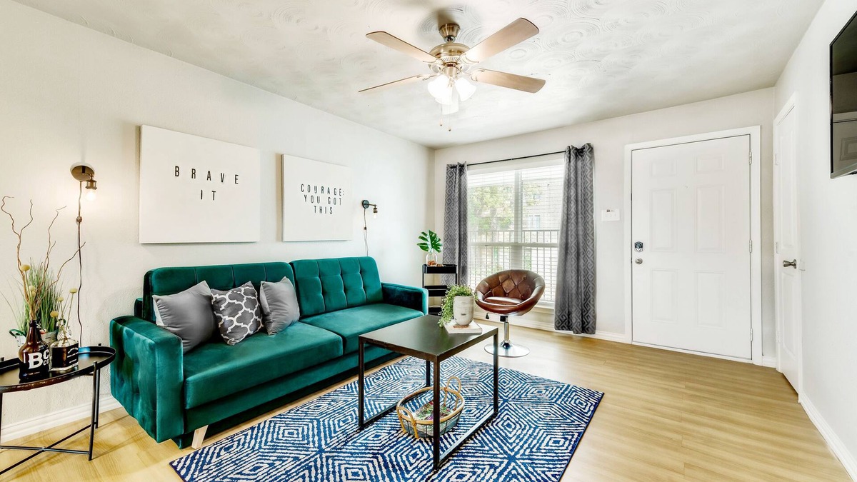 Old East Dallas Apartment | FIFA Ready The Art Deco & Arboretum Tickets Included