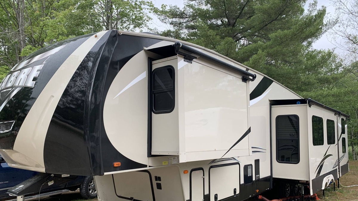 Trout Lake House | Fifth wheel bunkhouse - TROUT LAKE MICHIGAN - full hook up - sleeps up to 9