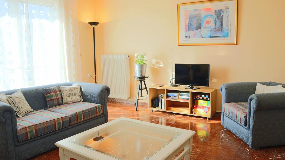 Lefkada Apartment | Filis Apartment - Renovated 2 Bedroom apartment in the very center of Lefkada!