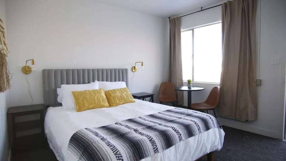 Fillmore Apartment | Fillmore Lodge: Fantastic Queen Room - Best Price