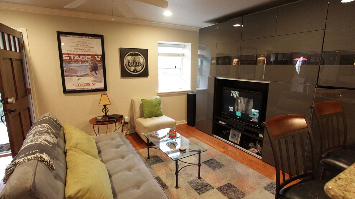 Travis Heights Condo | Filmmaker High-end Luxury/Corporate 1/1 Condo is back, better and available