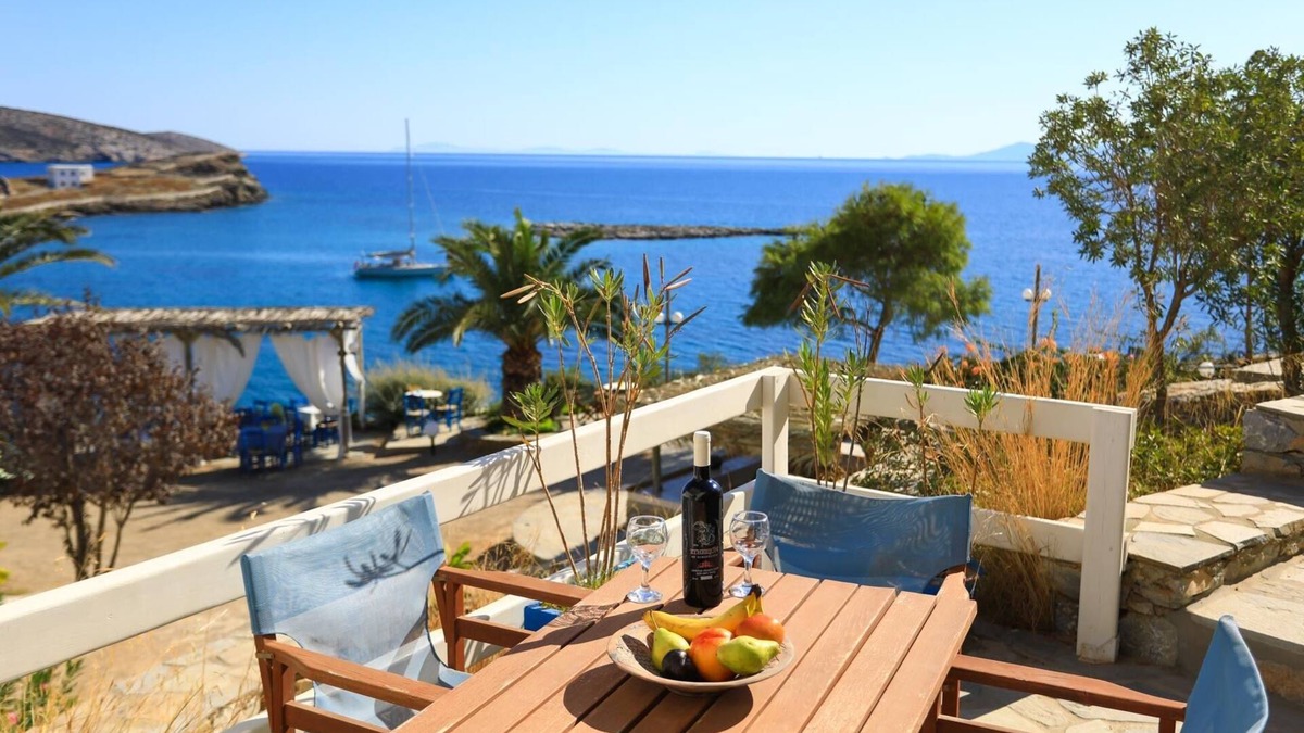 Schinoussa Town Hotel | Filoxenia by Grispos Villas