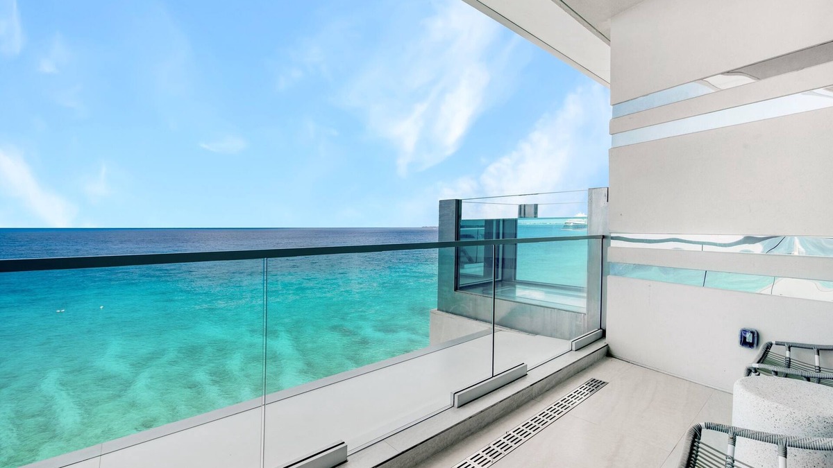 George Town Condo | FIN #32 - 4 Bed Luxury Condo With Plunge Pool