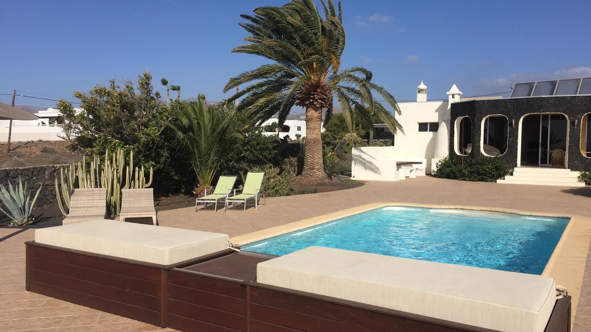 Puerto del Carmen House | Finca Sin Pena Lanzarote - pool, whirlpools and saunas - holiday home apartment