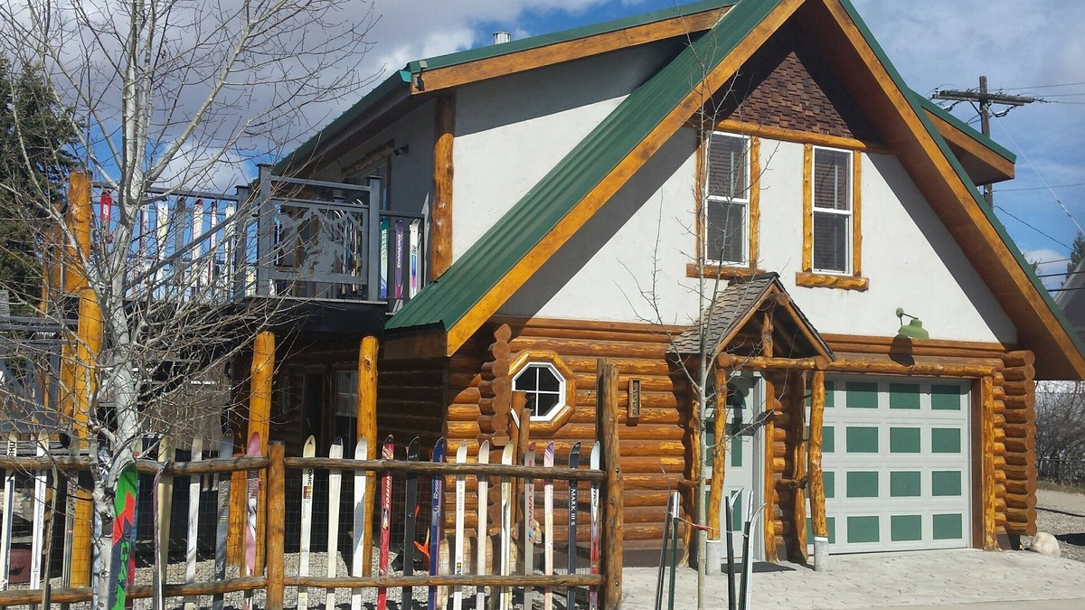 Red Lodge House | Fin+Pin Lodge, historic downtown, wifi, cable tv, deck, patio, fireplace, view