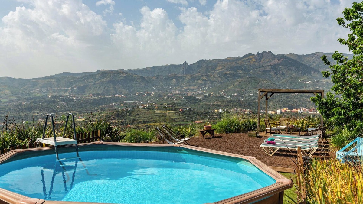La Solana House | Finca "Casa Rural La Caldera" with Mountain Views, Pool, Garden and Wi-Fi