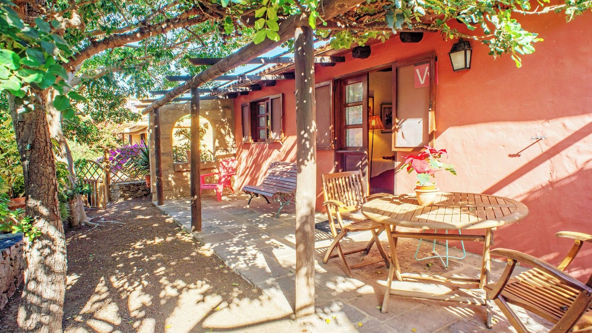 Marzagan Villa | Finca "Casa La Cuadra" with Private Terrace, Shared Garden & Wi-Fi