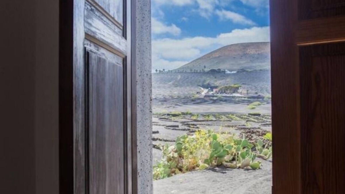 La Geria Cottage | Finca de la Geria. Beautiful Ecological Rural House among Vineyards!