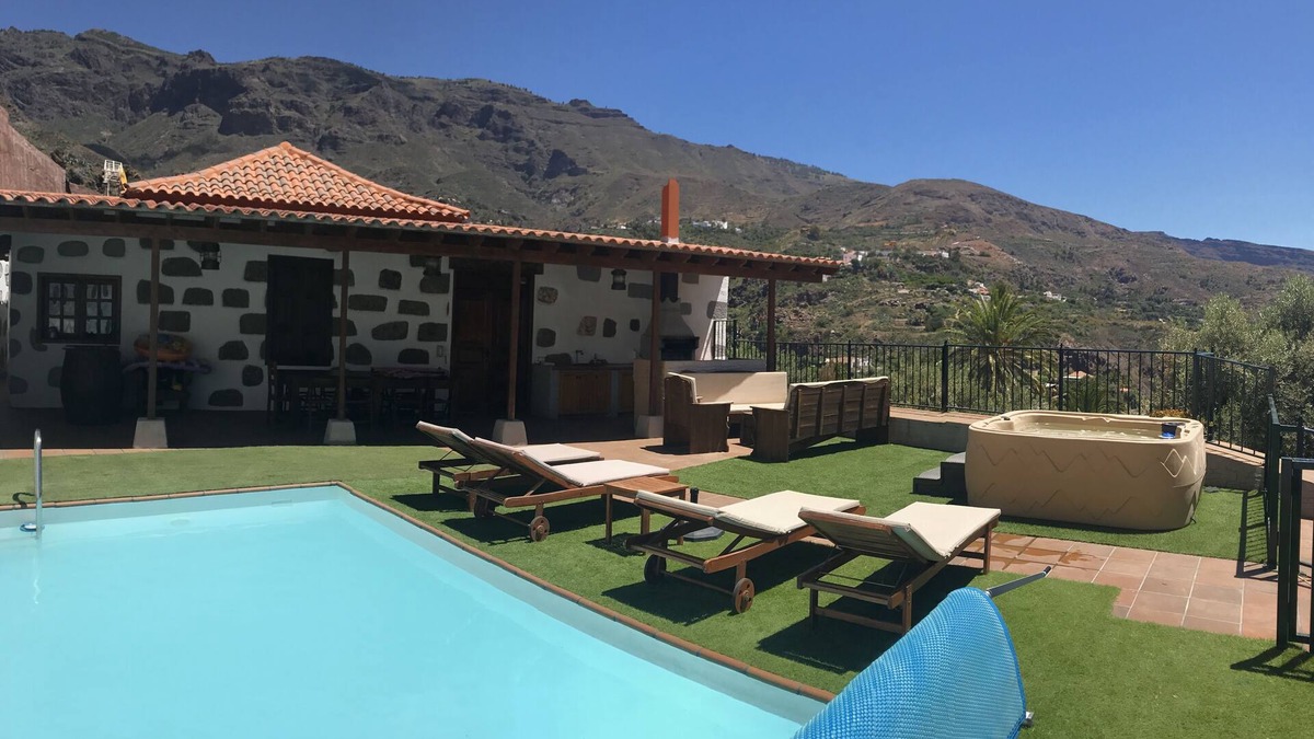 La Montana Cottage | Finca Mariola - Centennial House Santa Lucia - Swimming Pool & Jacuzzi