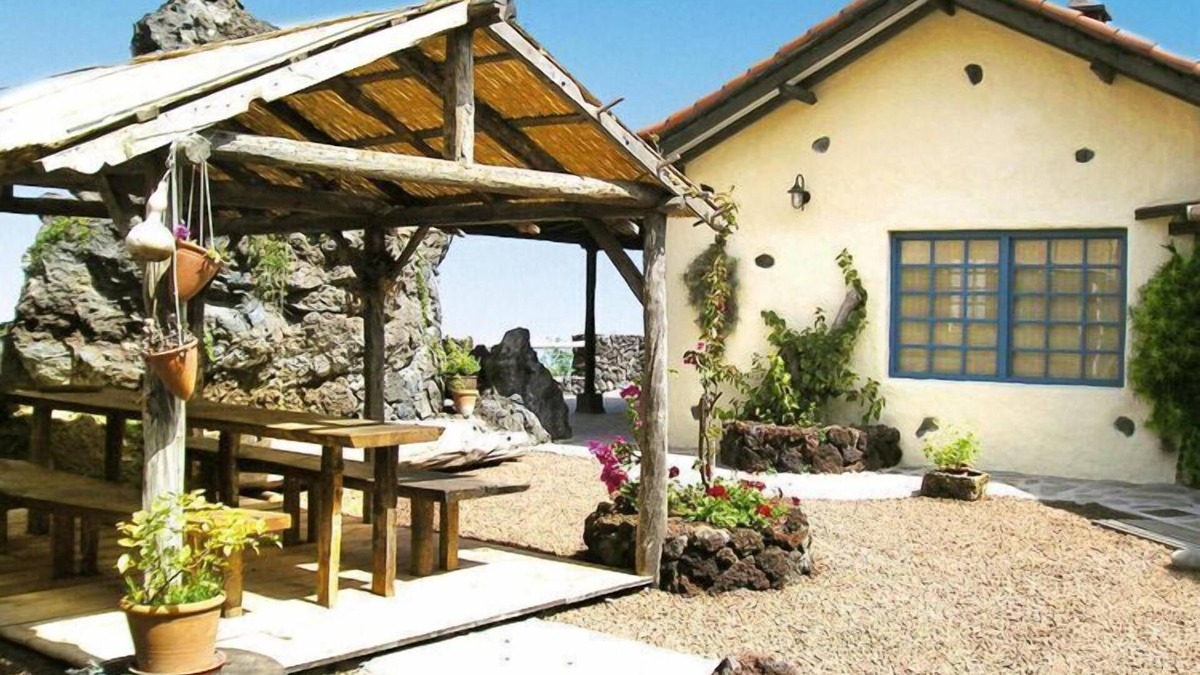El Tanque House | Finca in El Tanque with a patio
