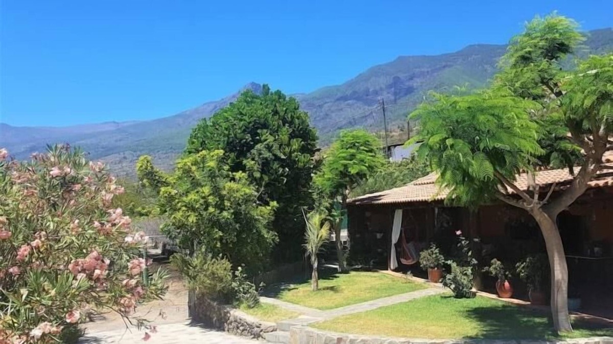 Arafo House | Finca La Casita: Rustic Charm Surrounded by Nature