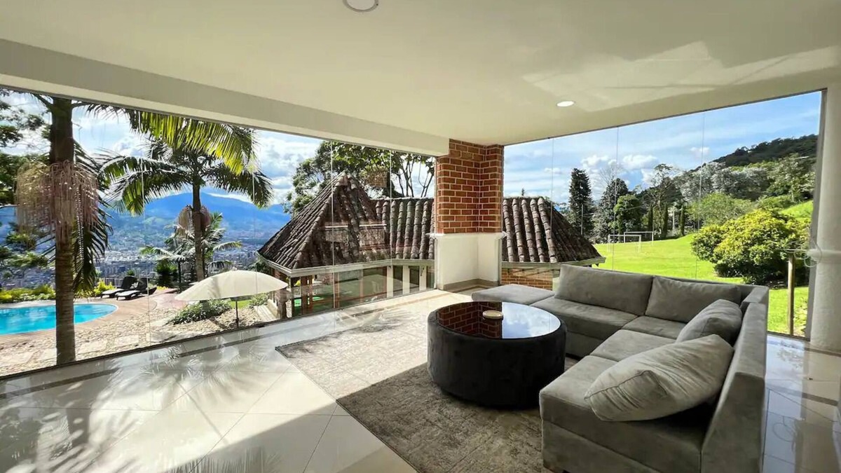 Envigado Villa | Finca La Clase Alta, Descansa En Este Paraíso de Lujo