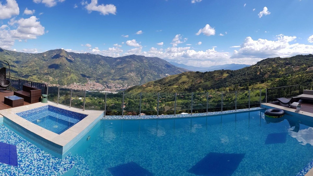Copacabana Villa | Finca La Esmeralda, Con Todos Los Lujos.