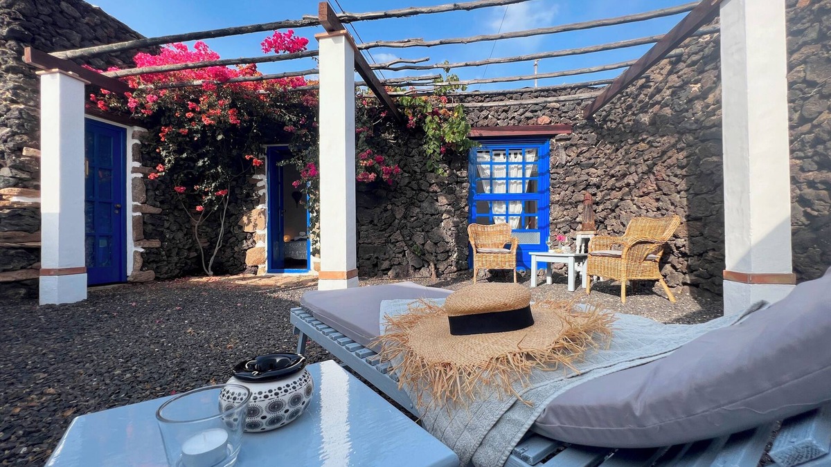 Uga House | Finca/PrivateGardens/DoubleBed/FreeP/Tv/Wifi