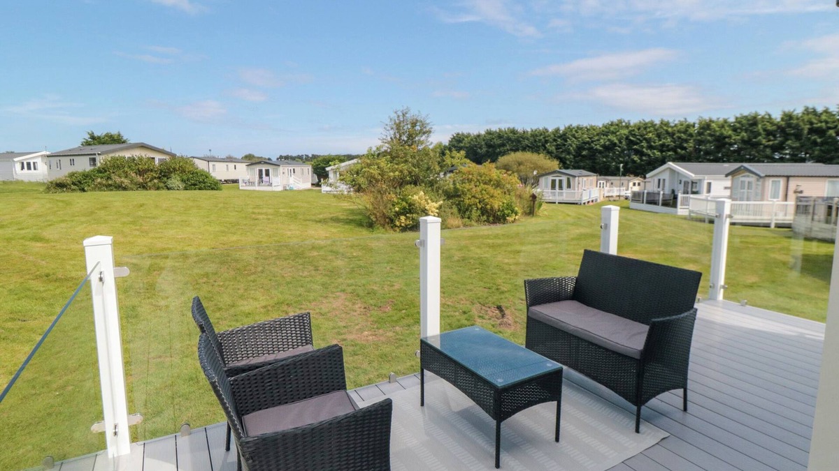 Cayton Bay Cottage | Finch 65
