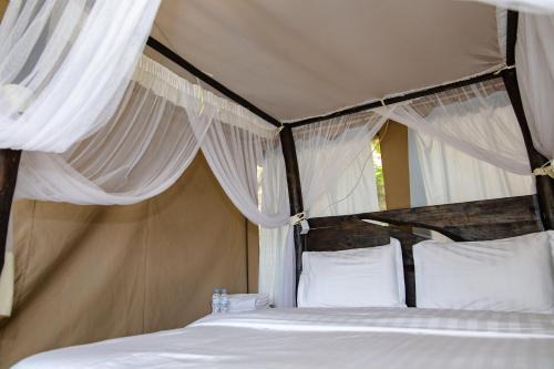 Buhongo Cabin | Find a quiet Beach resort at Rushel Kivu Resort