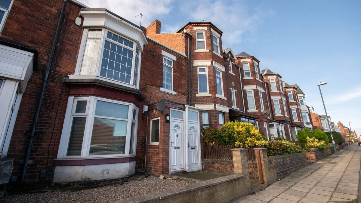 Westoe Apartment | ✪ Find Dwellcome Home Ltd ✪ 5 Beds / 3 bedrooms spacious 1st floor apartment