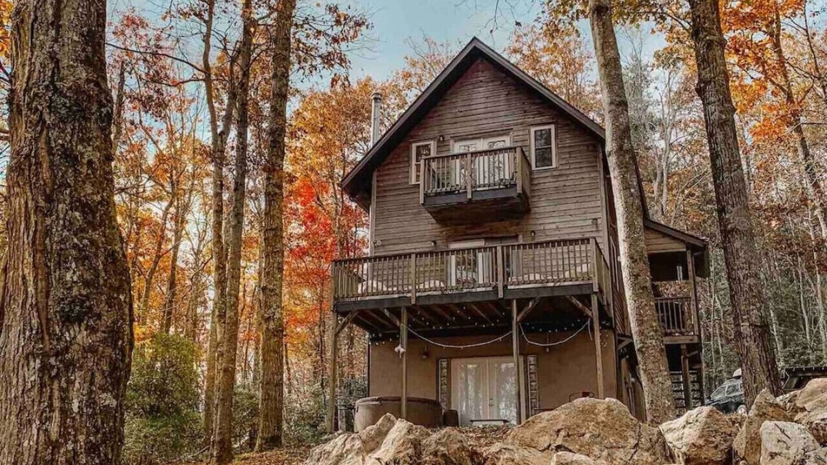Burks Fork Cabin | Find Fall Colors | Cabin + Hot Tub Near Parkway