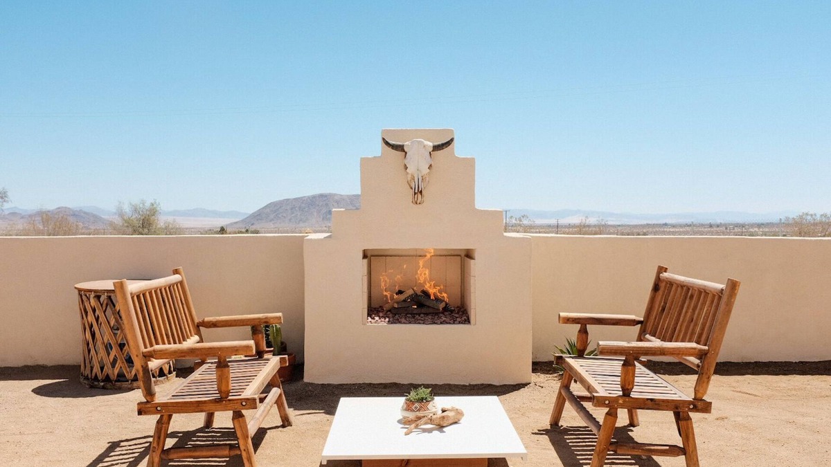 Landers House | Find renewal in the high desert magic of Moonstone Adobe