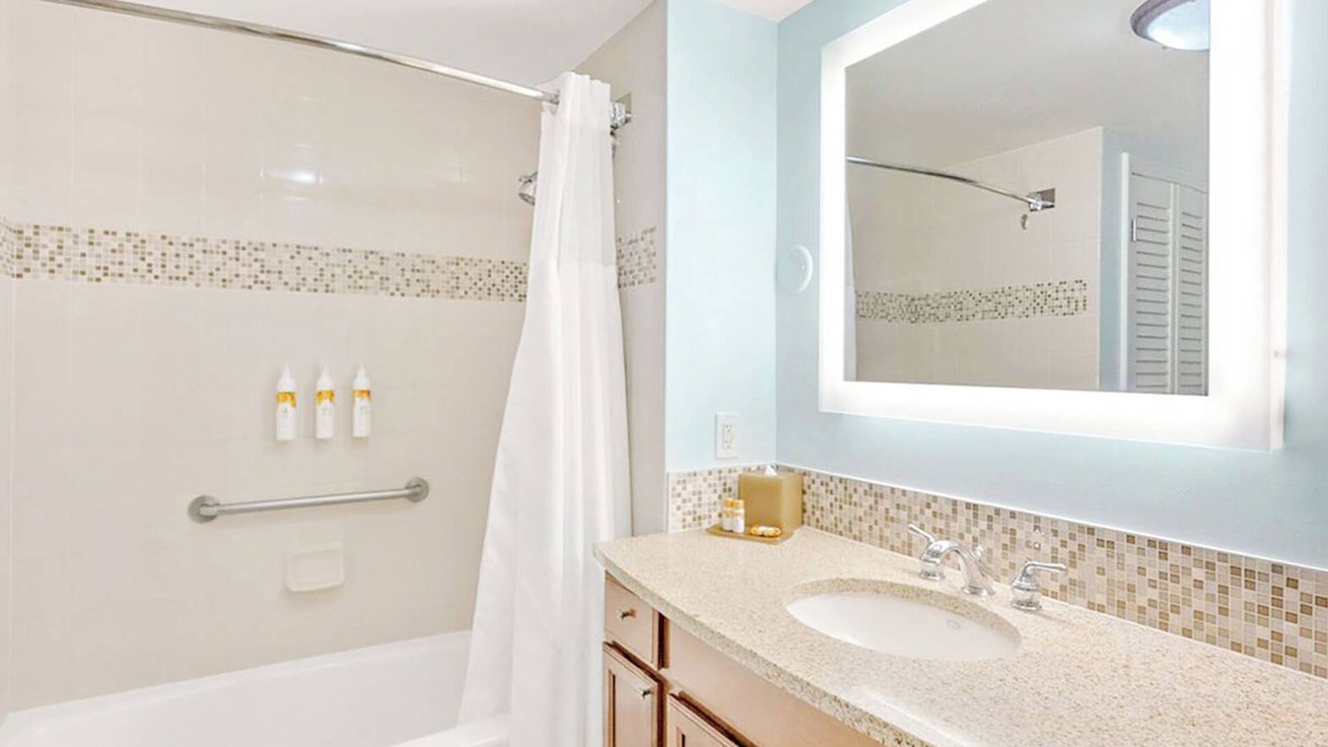 Poipu Resort | 𝐅𝐢𝐧𝐝𝐢𝐧𝐠 𝐌𝐞𝐢𝐥𝐢 Beach Fun at Waiohai Club +Resort Amenities. 2-Bedroom