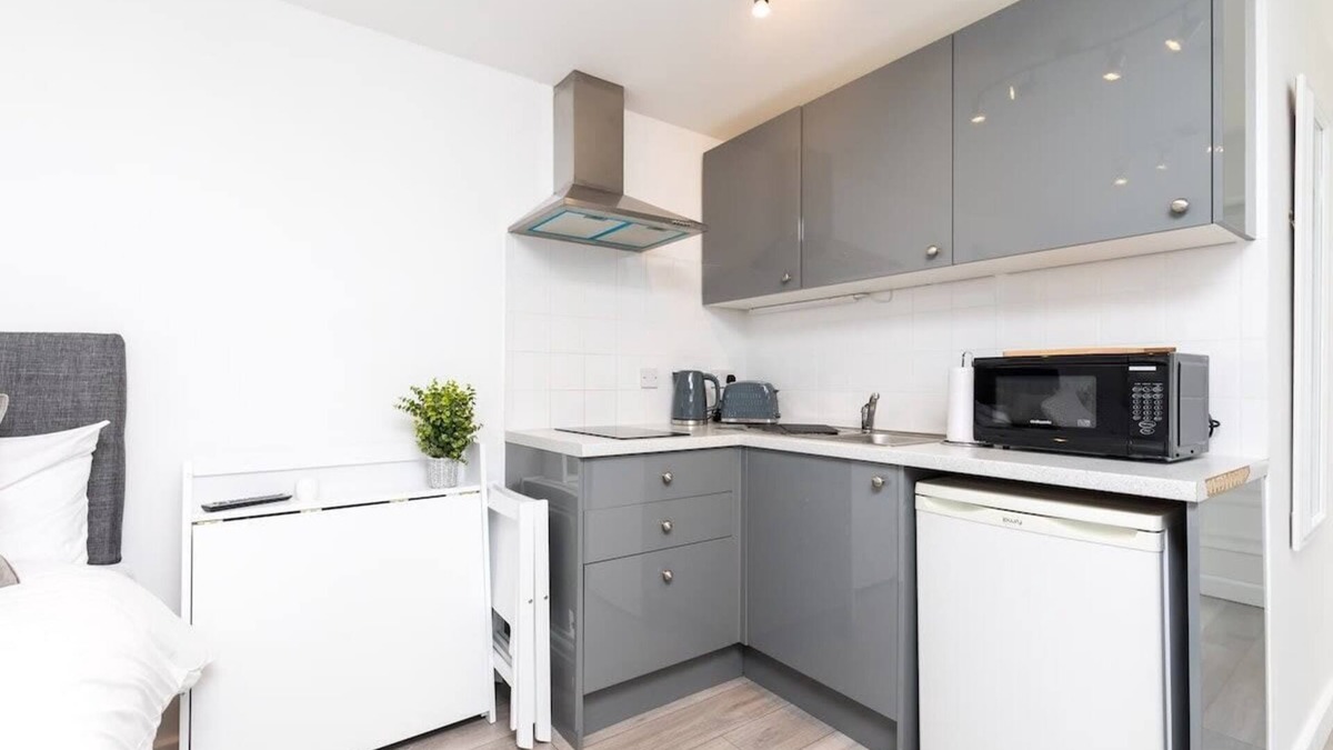 Ifield Apartment | Findon Suite Close To Airport