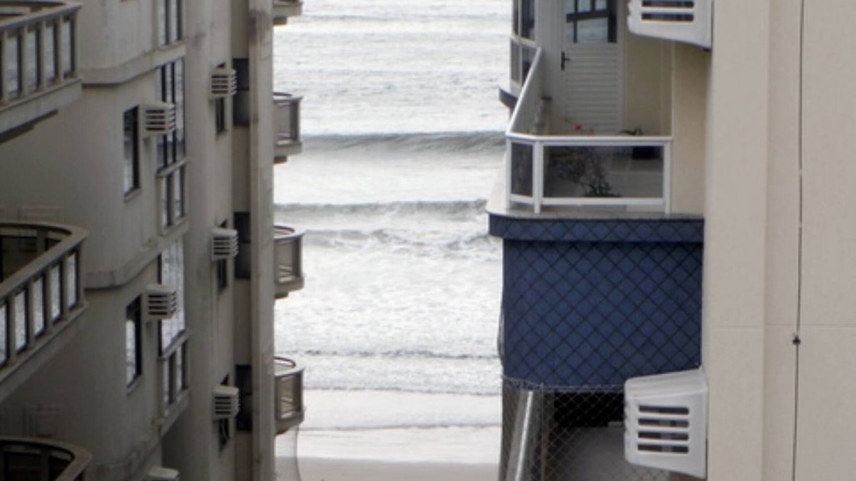 Centro Apartment | Finely furnished 3-bedroom apartment with air conditioning - Beach front
