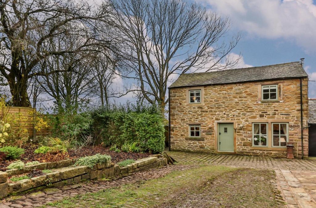 Blackburn House | Finest Retreats - Middle Warble Stables