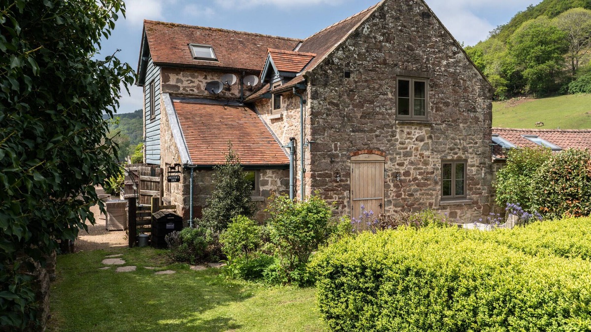 Ross-on-Wye Cottage | Finest Retreats | Monkey Maze - Exotic Animal Sanctuary