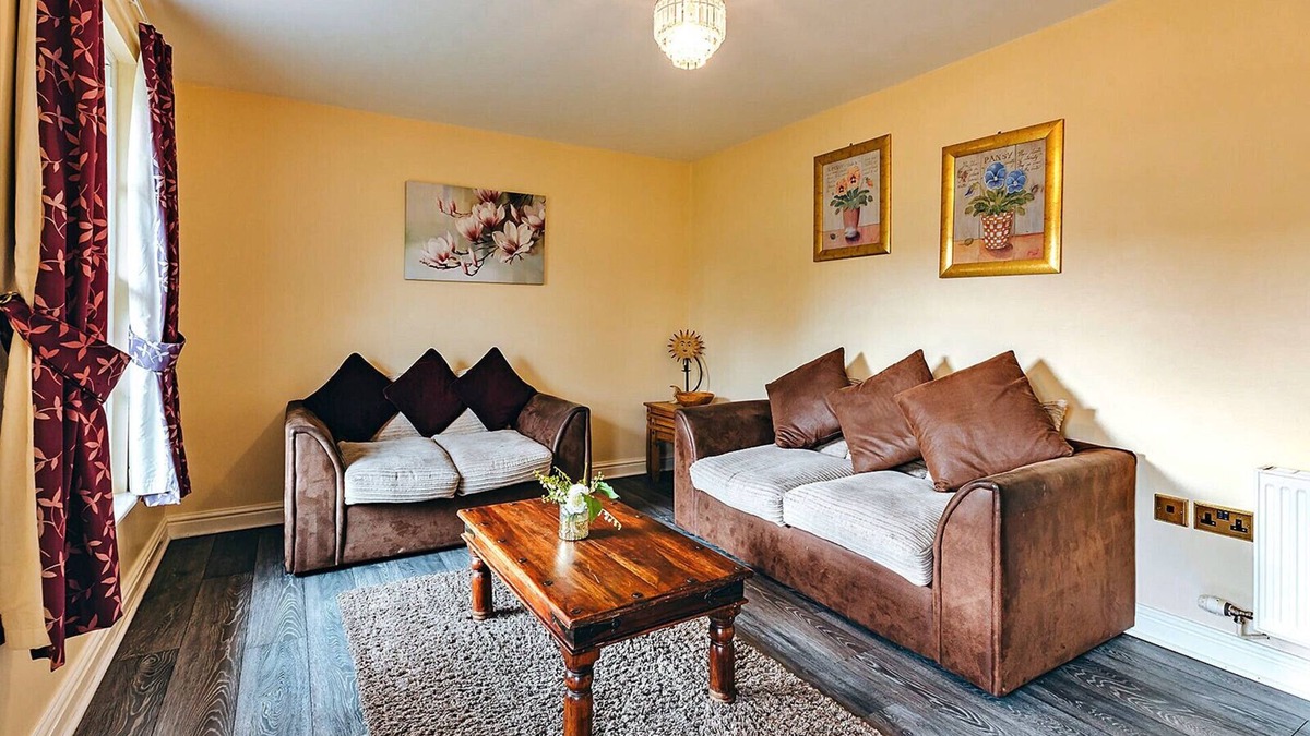 Eaton Mascott Cottage | Finest Retreats | Netley Hall - Rose