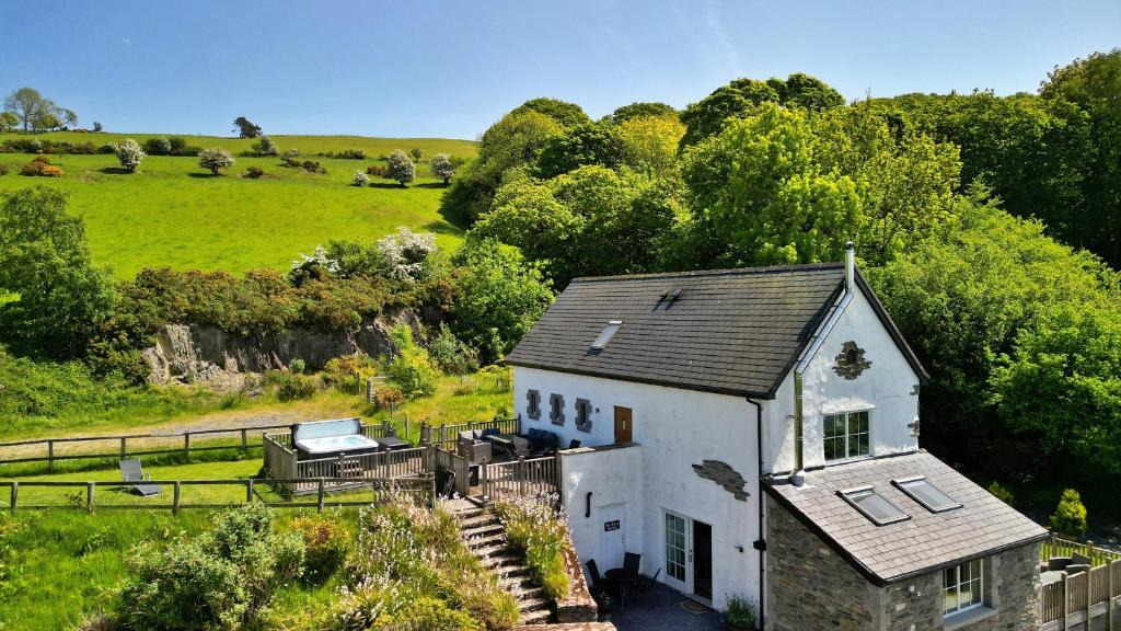 Eglwysbach House | Finest Retreats - Skyview Lodge