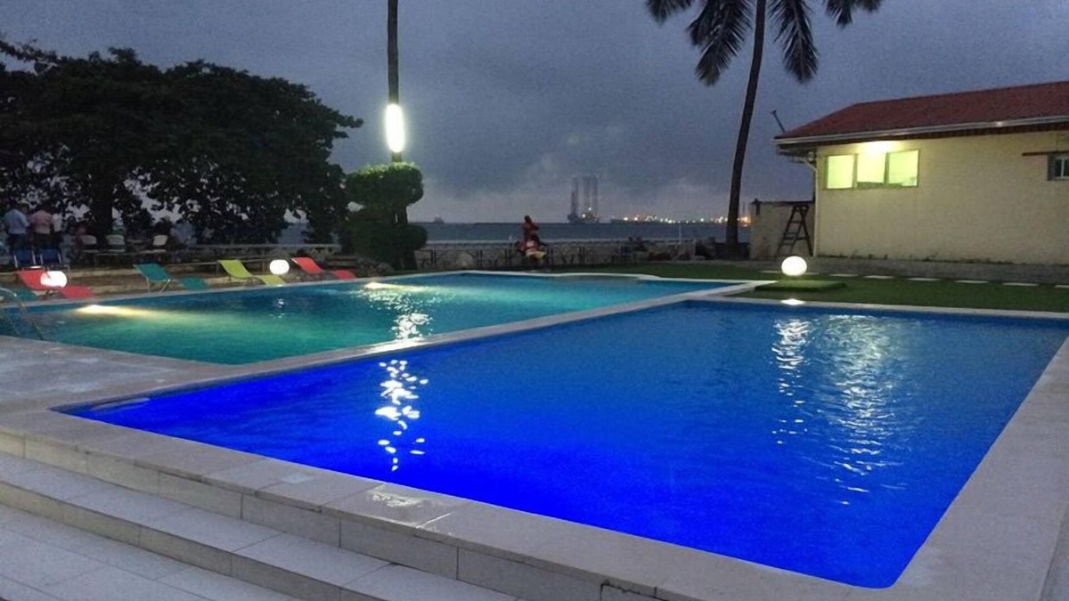 Limbe Hotel | Fini Hotel Bobende