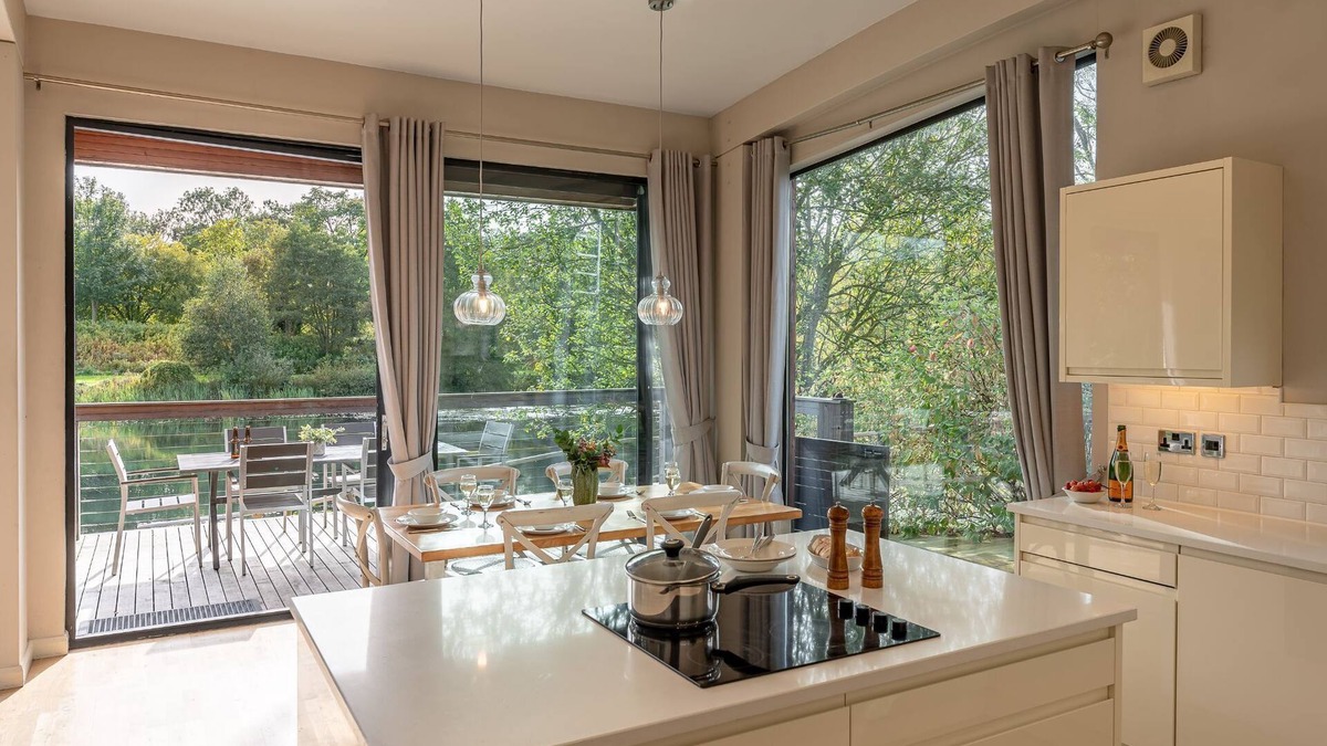 Richmond Cottage | Finley - a lodge that sleeps 6 guests in 3 bedrooms