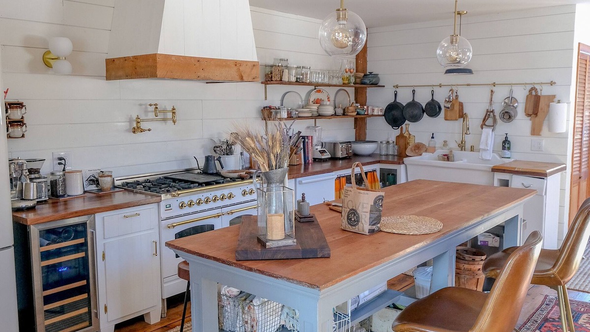 Westford House | Finnegan's Barn - Retro Rustic Mansfield/Smuggs
