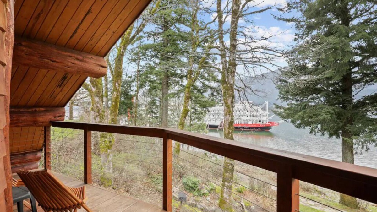 Stevenson Cabin | Fir Cabin at Wilder and Pine Riverside Cabins