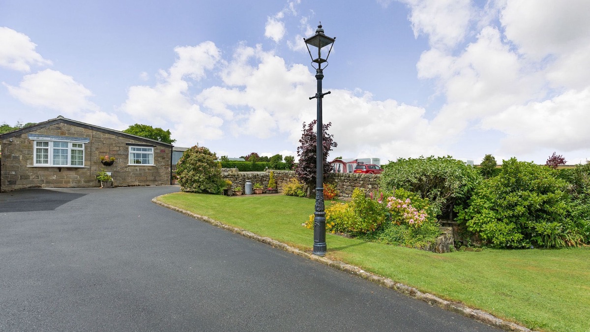 Ripley Cottage | FIR TREE STABLES, pet friendly, with a garden in Summerbridge