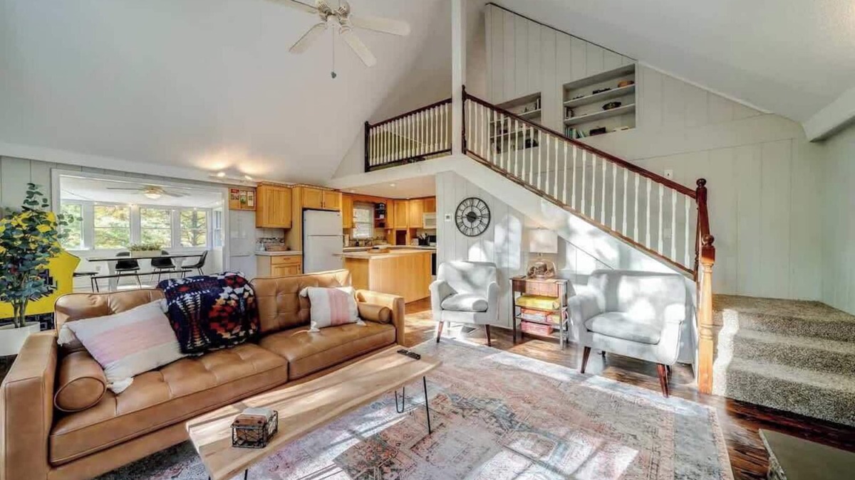 The Woods Cabin | Fire Pit, Arcade Games, Deck, Grill & Pool Access