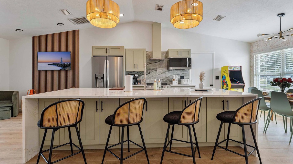 Bradenton House | Fire pit - Arcade Games - Pets Allowed
