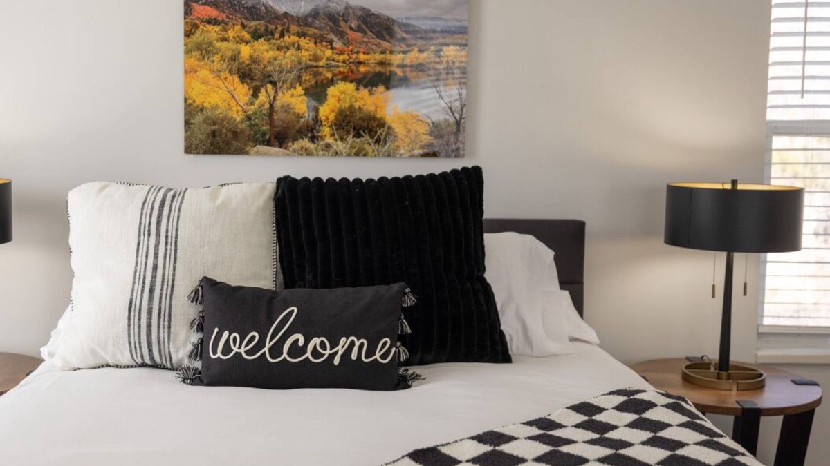 East Central House | Fire Pit, Beautiful Kitchen, Minutes to Salt Lake City & Ski Resorts!