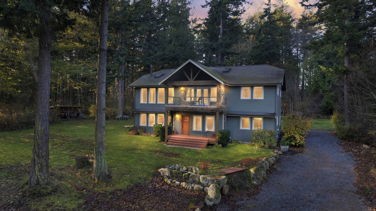 Lummi Island House | Fire pit, On-Site Hiking. Private, Calm, Quiet and Peaceful