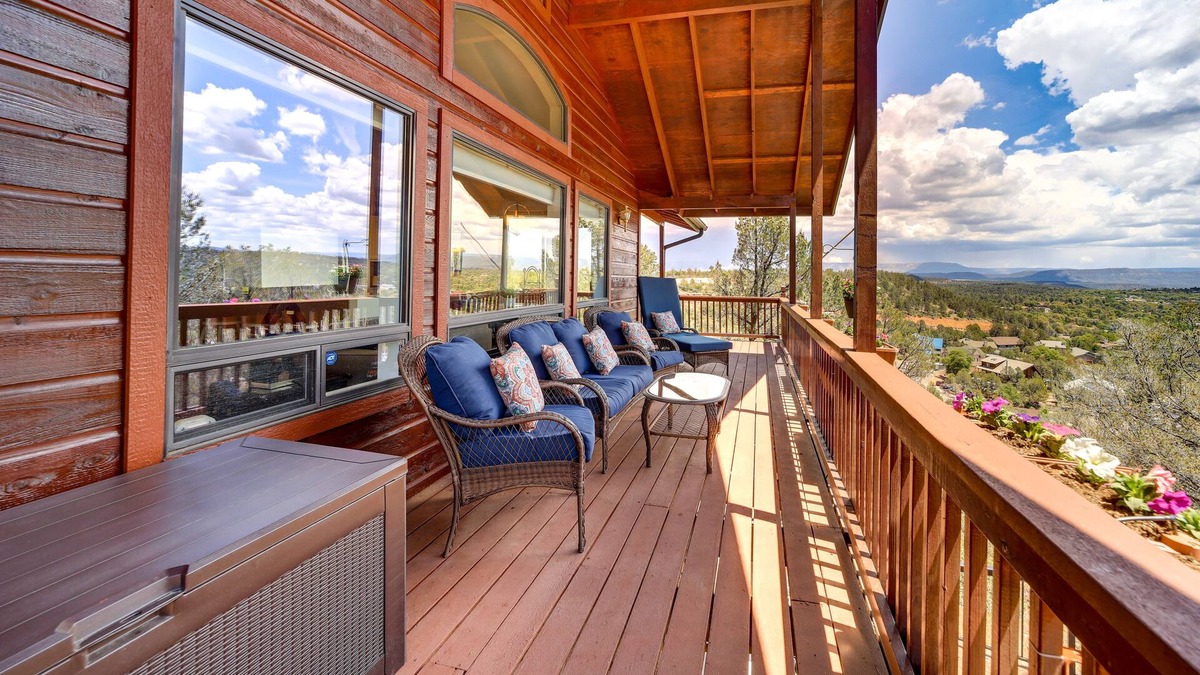 Payson Cottage | Fire Pit & Views: ‘Falconcrest’ Cottage in Payson!