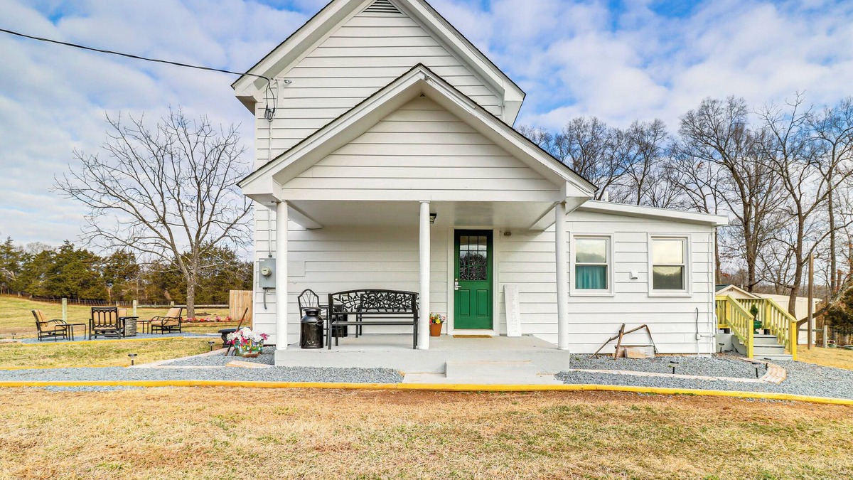 Bealeton House | Fire Pits, Creek View: Historic Virginia Farmhouse