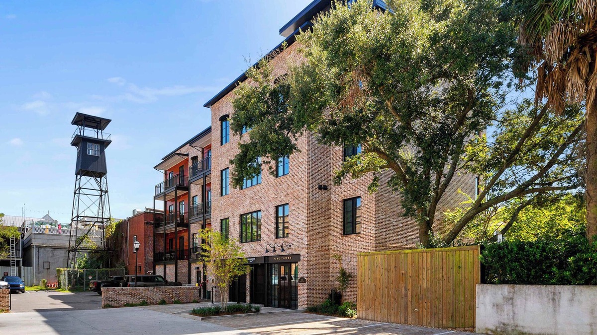 Cannonborough Elliotborough Condo | Fire Tower | 1BR Hideaway in Downtown CHS with TV!