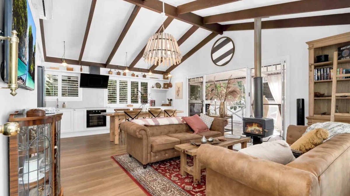 Eagle Heights Cottage | Firefly Cottage | Hideaway with Wood Fireplace