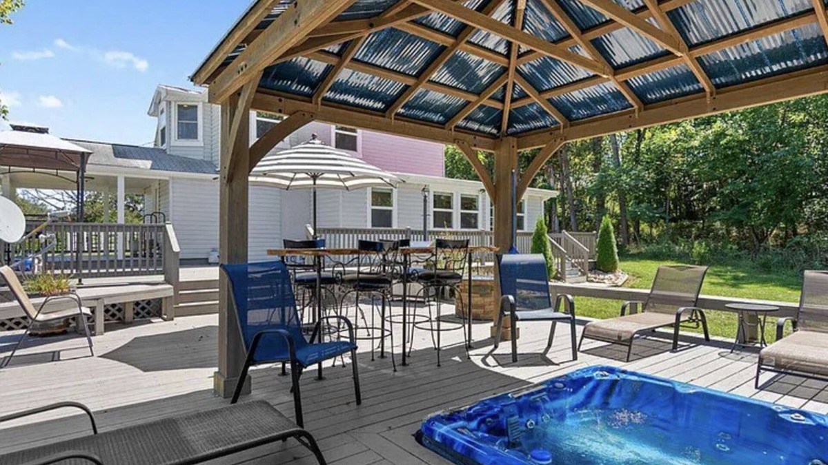 Luray Other | Firefly Farmhouse~Peaceful Retreat ~ Fire Pit+Hot Tub+Pets+Games on 2 Acres