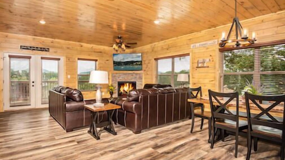 Pigeon Forge Resort | Firefly is a spacious, yet cozy, four-bedroom cabin in Bear Cove Falls.