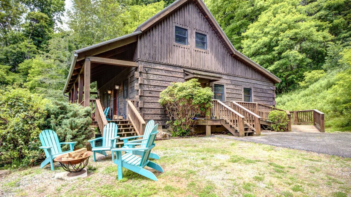 Vilas Cabin | Firepit, Log Cabin, Views, Fireplace, pet friendly