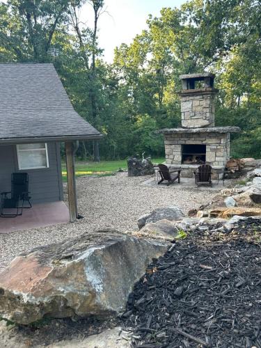 Isabella House | Fireplace Lodge -1 mile to Golf Course & 4 to lake