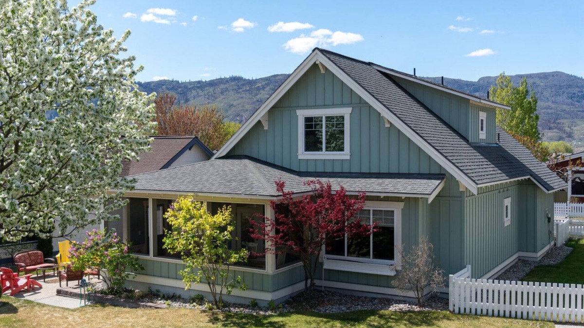 Oroville Cottage | Firerock Hideout - Short stroll to Everything!