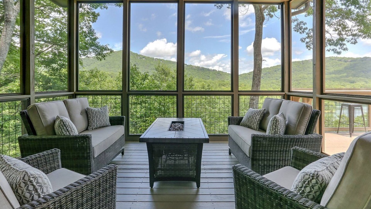 Big Canoe House | Fireside Sips, Soothing Hot Tub Soaks, Hiking Trails, Lakeside Dining & Scenic Golf - Field of Stars